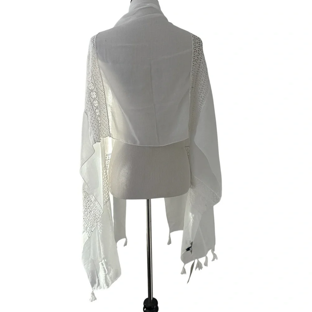 G.H. Bass & Co. chic white